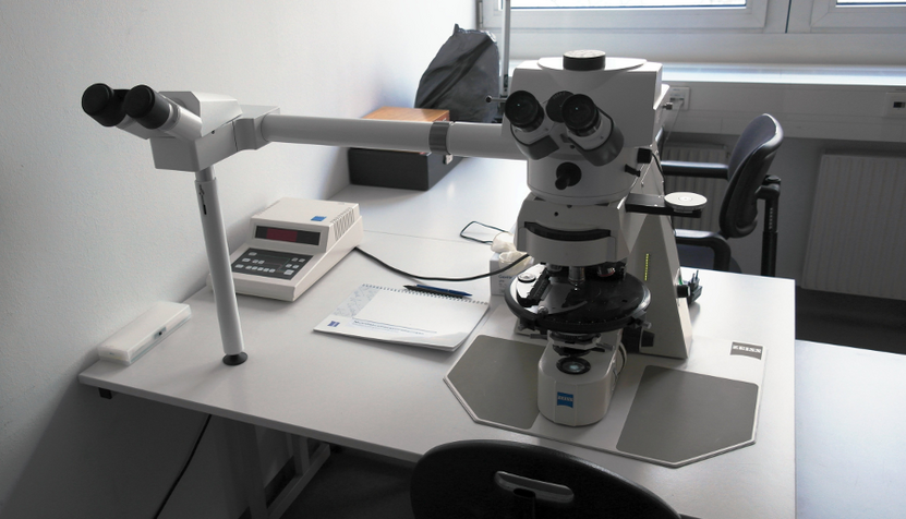Diskussionsmikroskop (zwei Okulare zum gemeinsamen Betrachten)